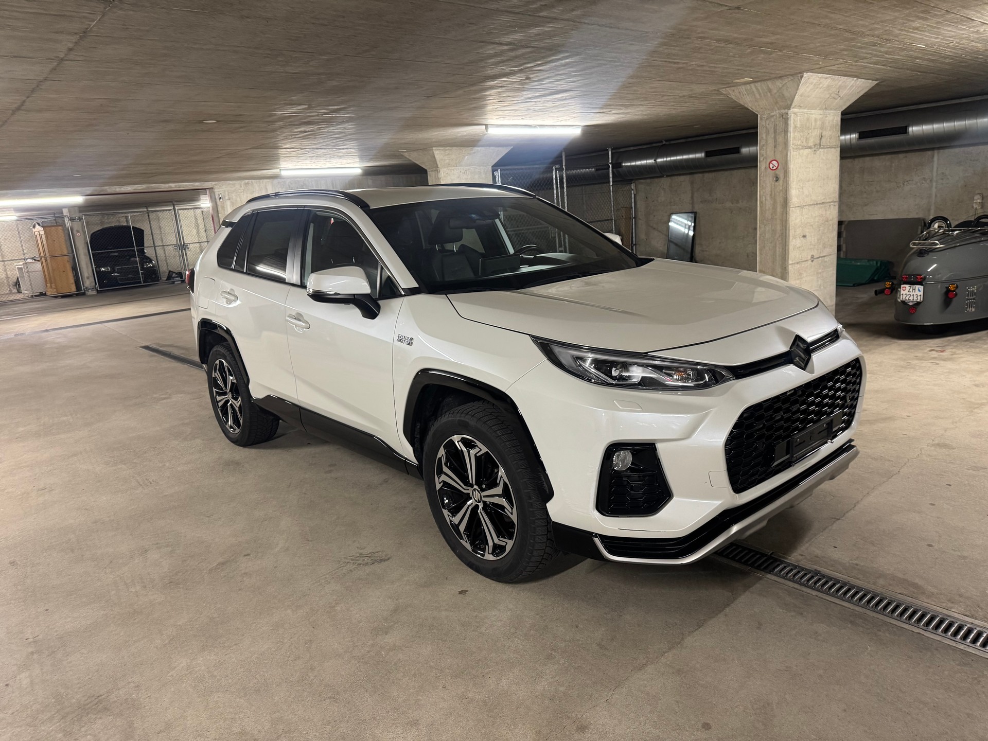 SUZUKI Across 2.5 Plug-in-Hybrid Compact Top E-CVT-image-0