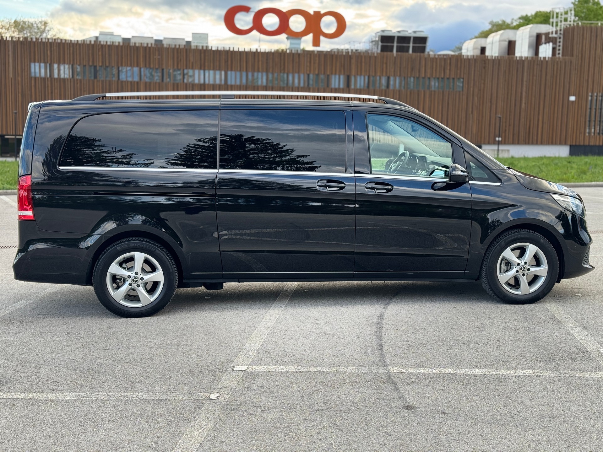 MERCEDES-BENZ V 300 d ExtraLang Avantgard 4Matic 9G-Tronic-image-6