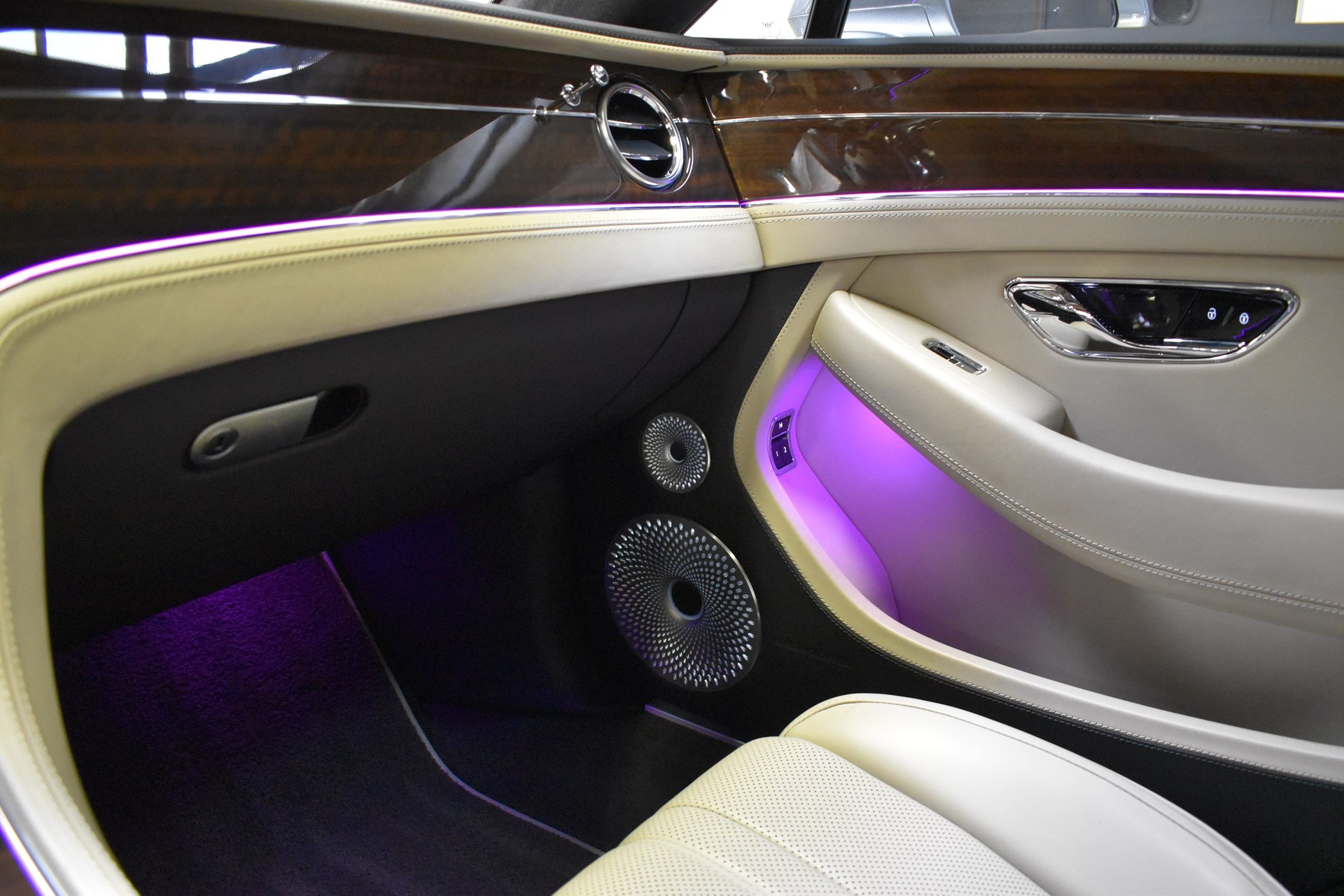 BENTLEY Continental GT 6.0 W12-image-25