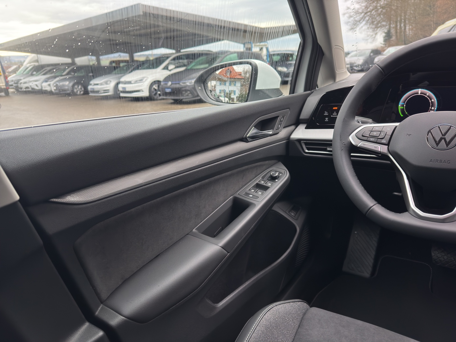 VW Golf 1.5 TSI PHEV Style-image-12