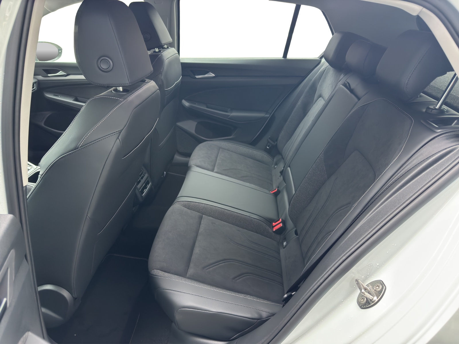 VW Golf 1.5 TSI PHEV Style-image-13