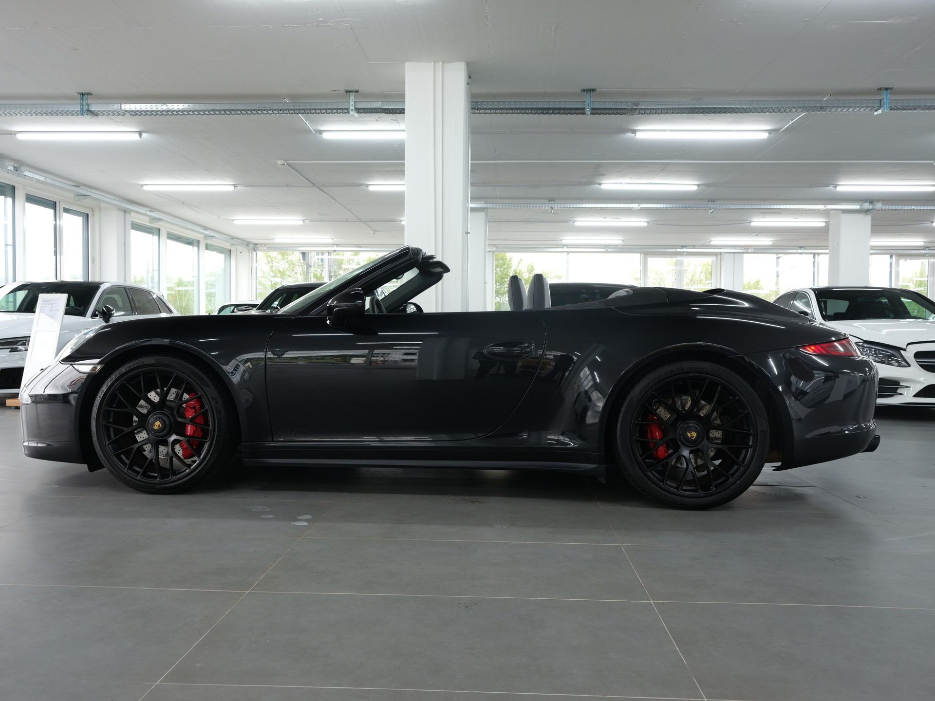 PORSCHE 911 Cabrio Carrera 4 GTS PDK-image-4