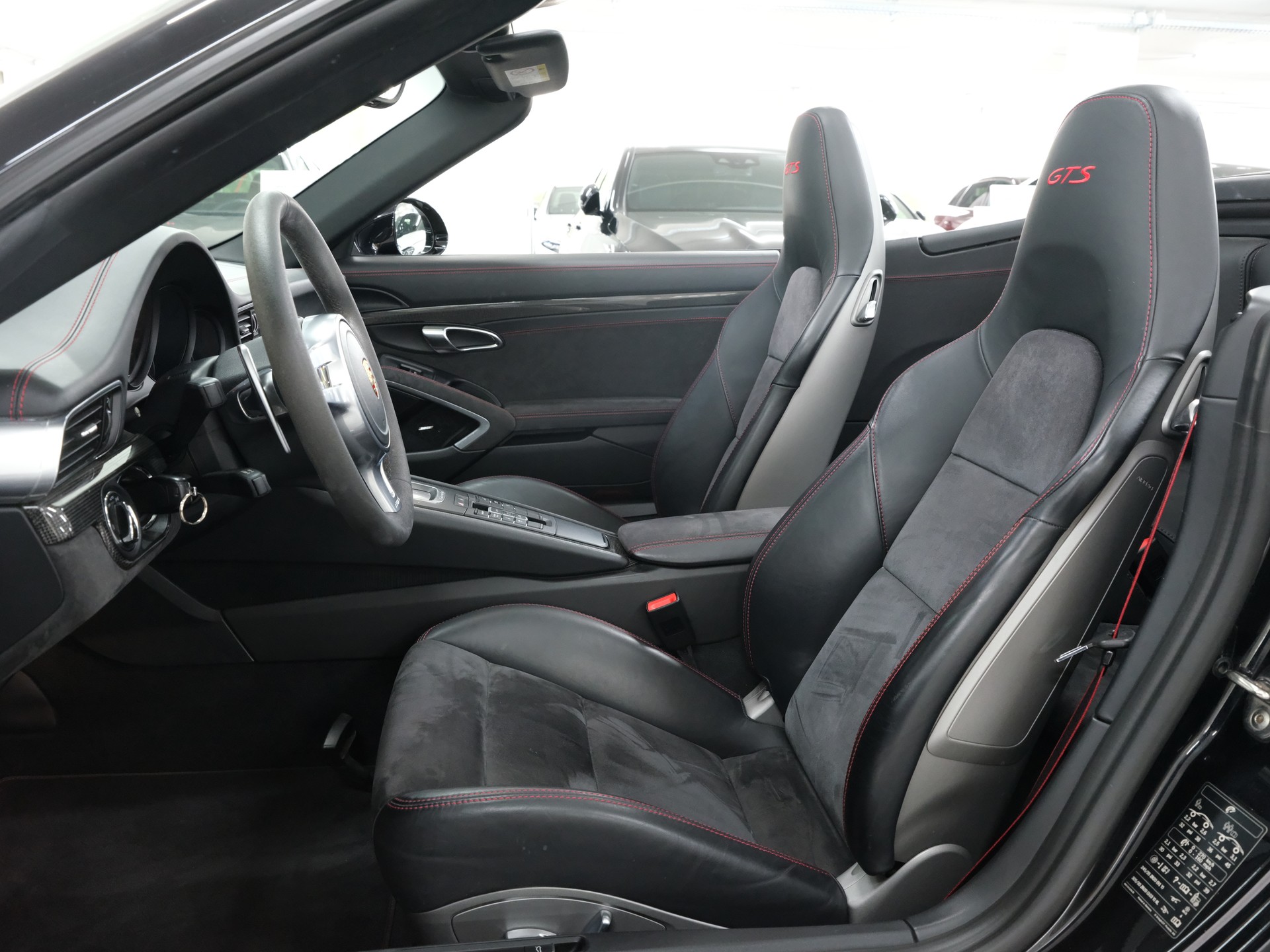 PORSCHE 911 Cabrio Carrera 4 GTS PDK-image-11