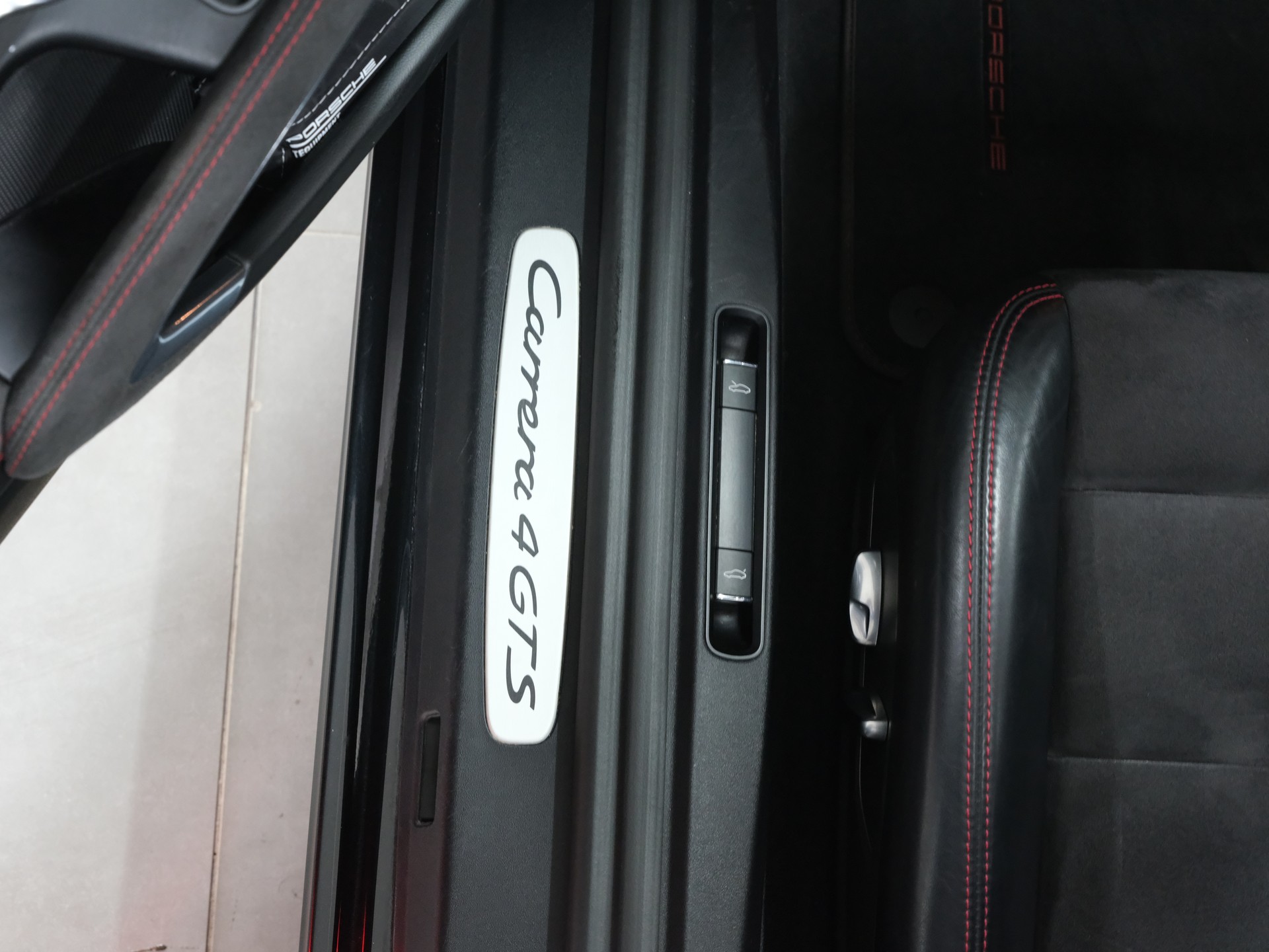 PORSCHE 911 Cabrio Carrera 4 GTS PDK-image-13