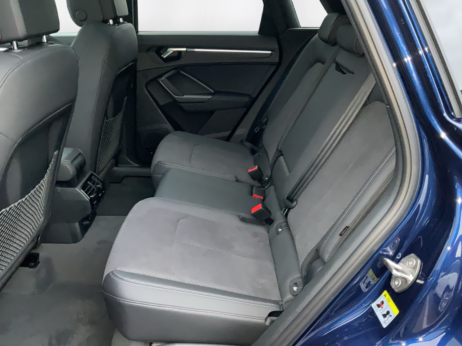 AUDI Q3 35 TFSI S line Attraction S-tronic-image-11