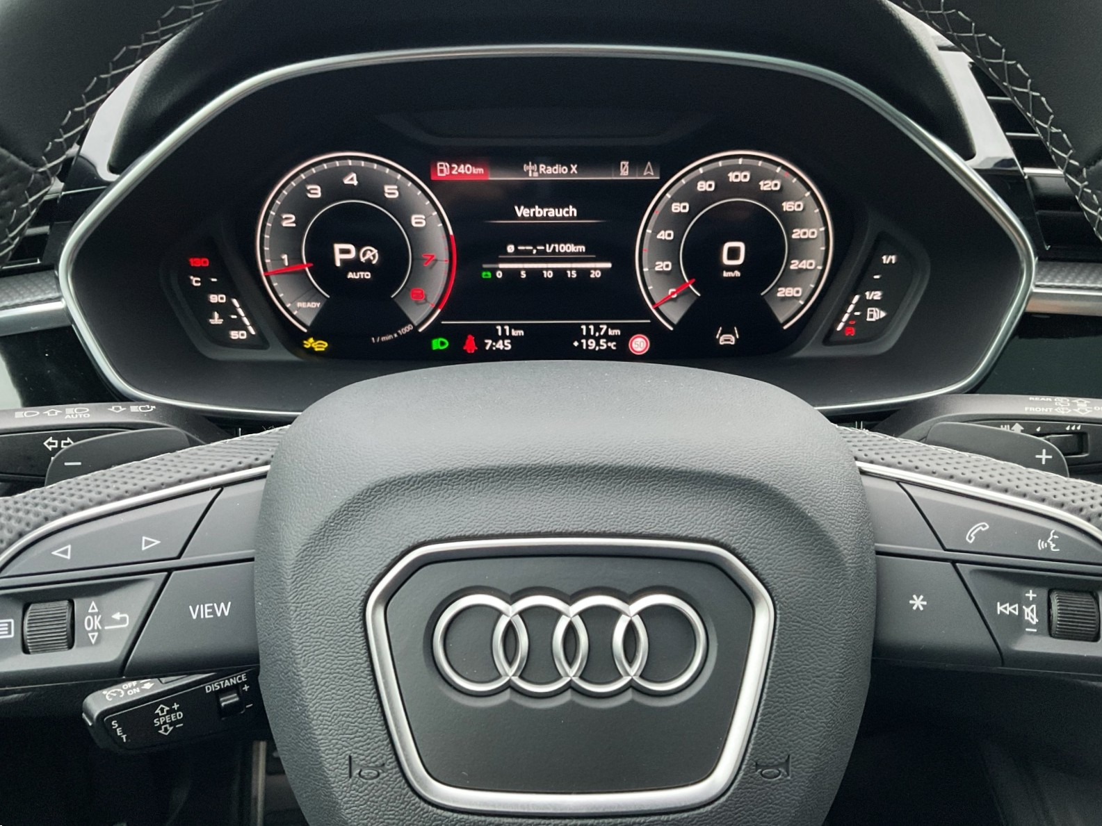 AUDI Q3 35 TFSI S line Attraction S-tronic-image-8