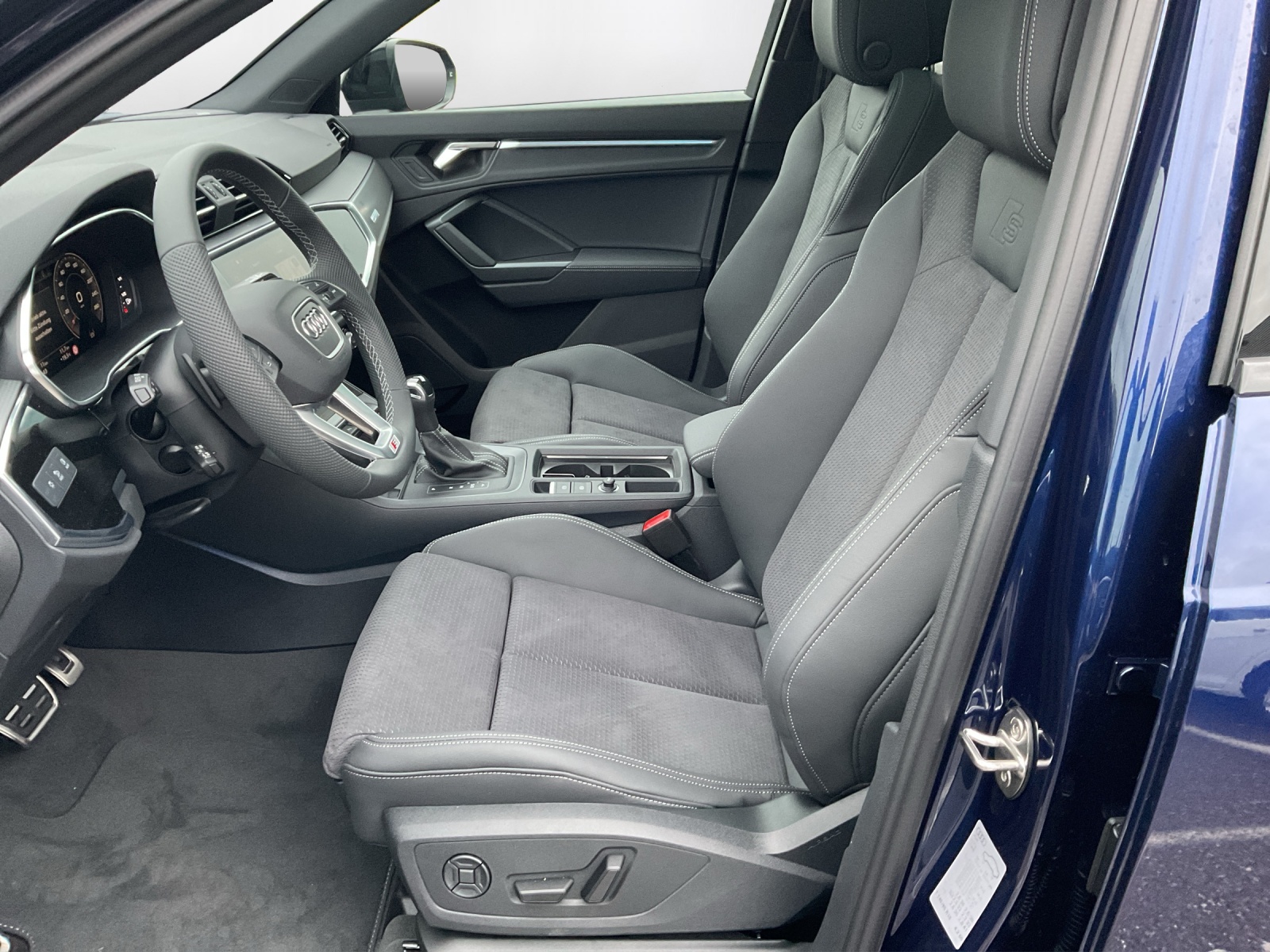 AUDI Q3 35 TFSI S line Attraction S-tronic-image-10