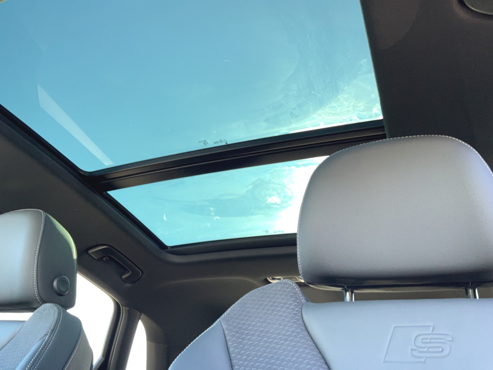 AUDI Q3 35 TFSI S line Attraction S-tronic-image-14