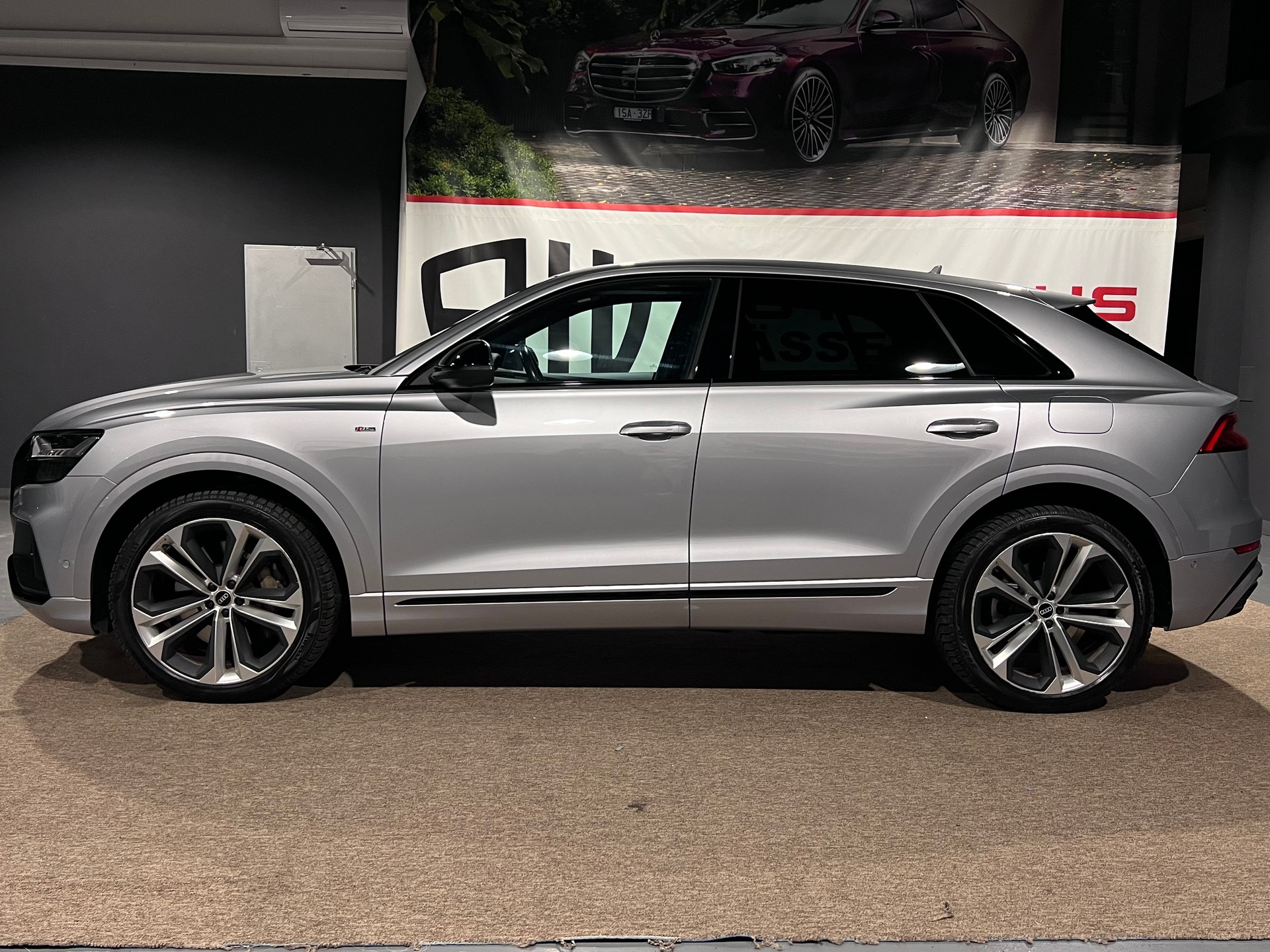 AUDI Q8 55 TFSI S-Line e quattro PHEV tiptronic-image-6
