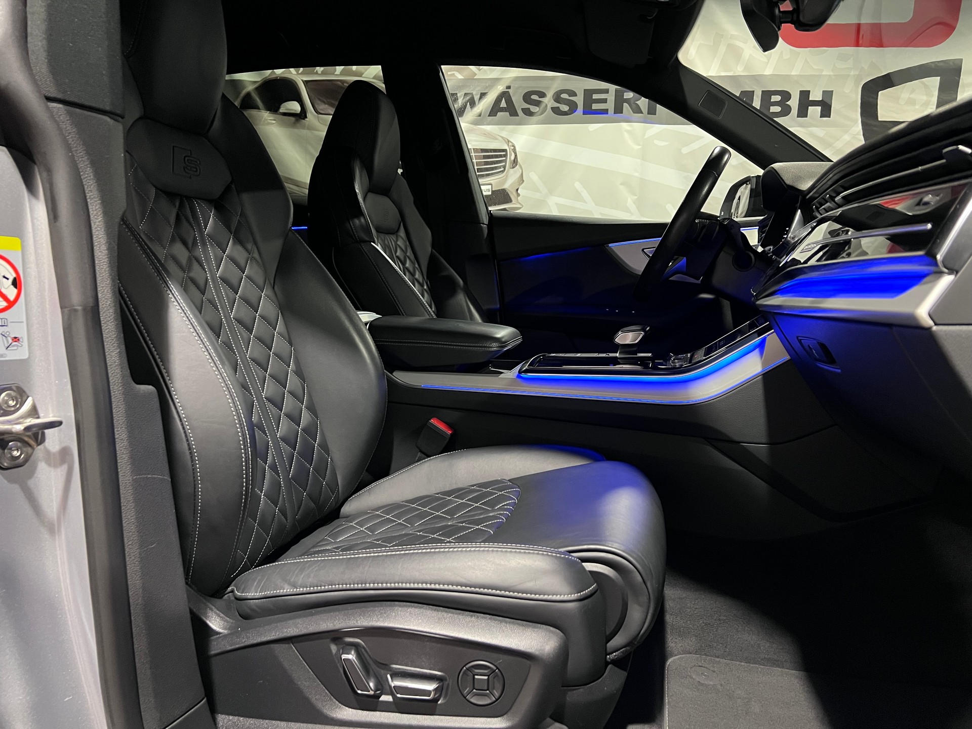 AUDI Q8 55 TFSI S-Line e quattro PHEV tiptronic-image-13