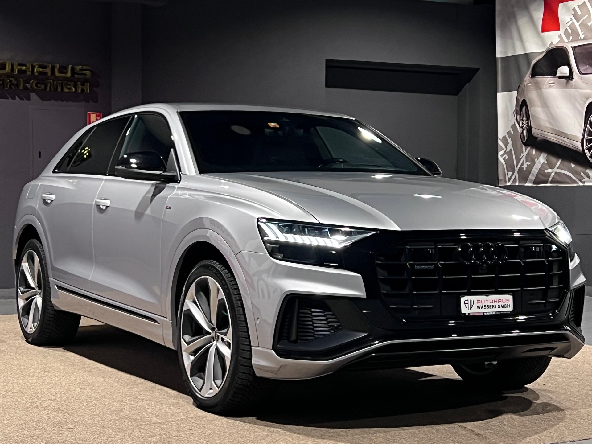 AUDI Q8 55 TFSI S-Line e quattro PHEV tiptronic-image-0