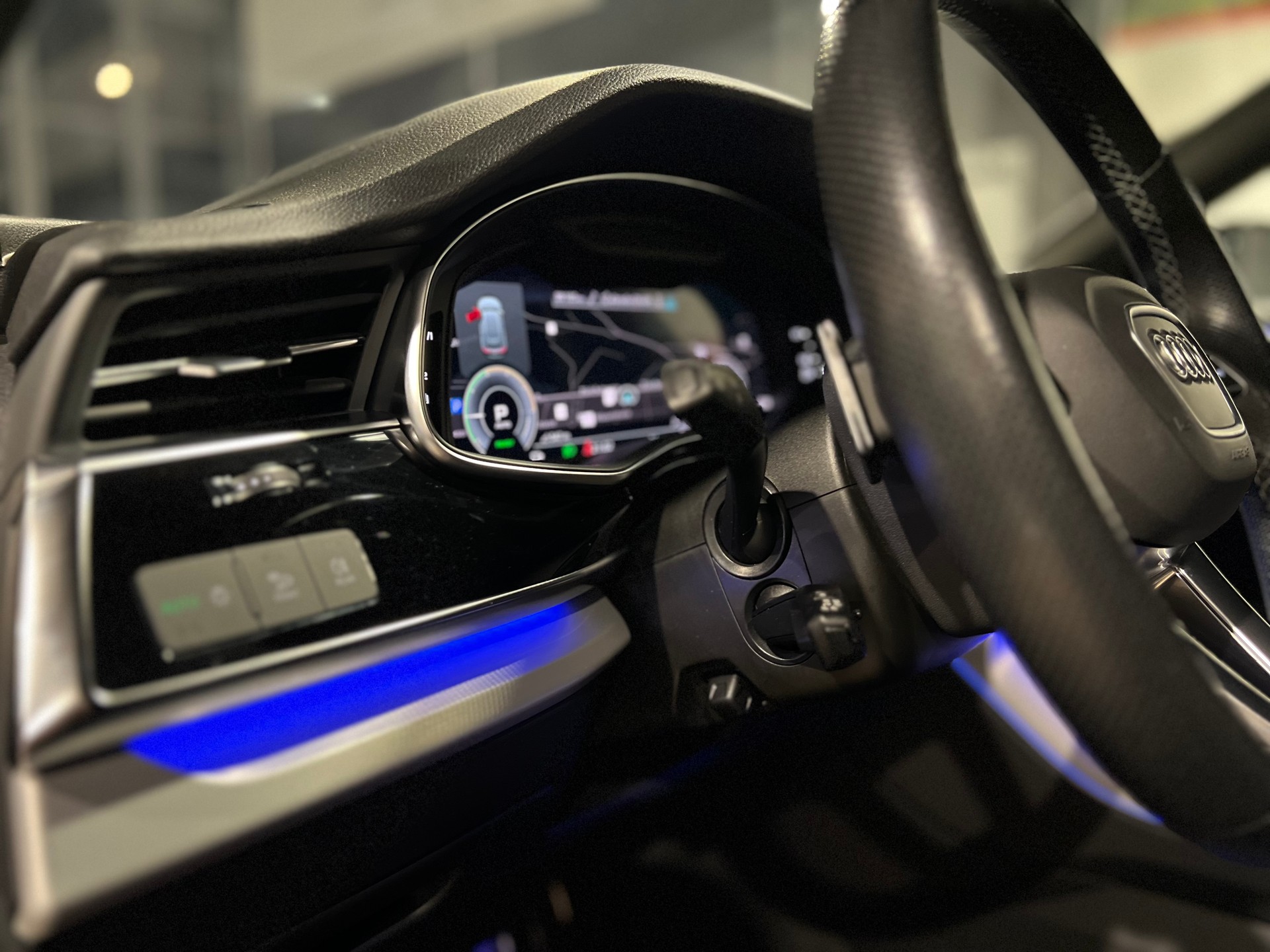 AUDI Q8 55 TFSI S-Line e quattro PHEV tiptronic-image-18