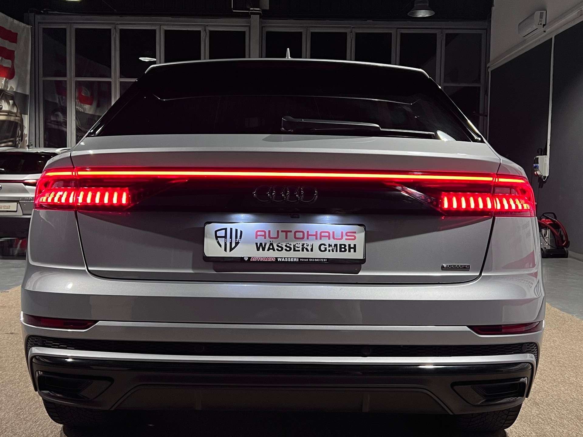 AUDI Q8 55 TFSI S-Line e quattro PHEV tiptronic-image-3