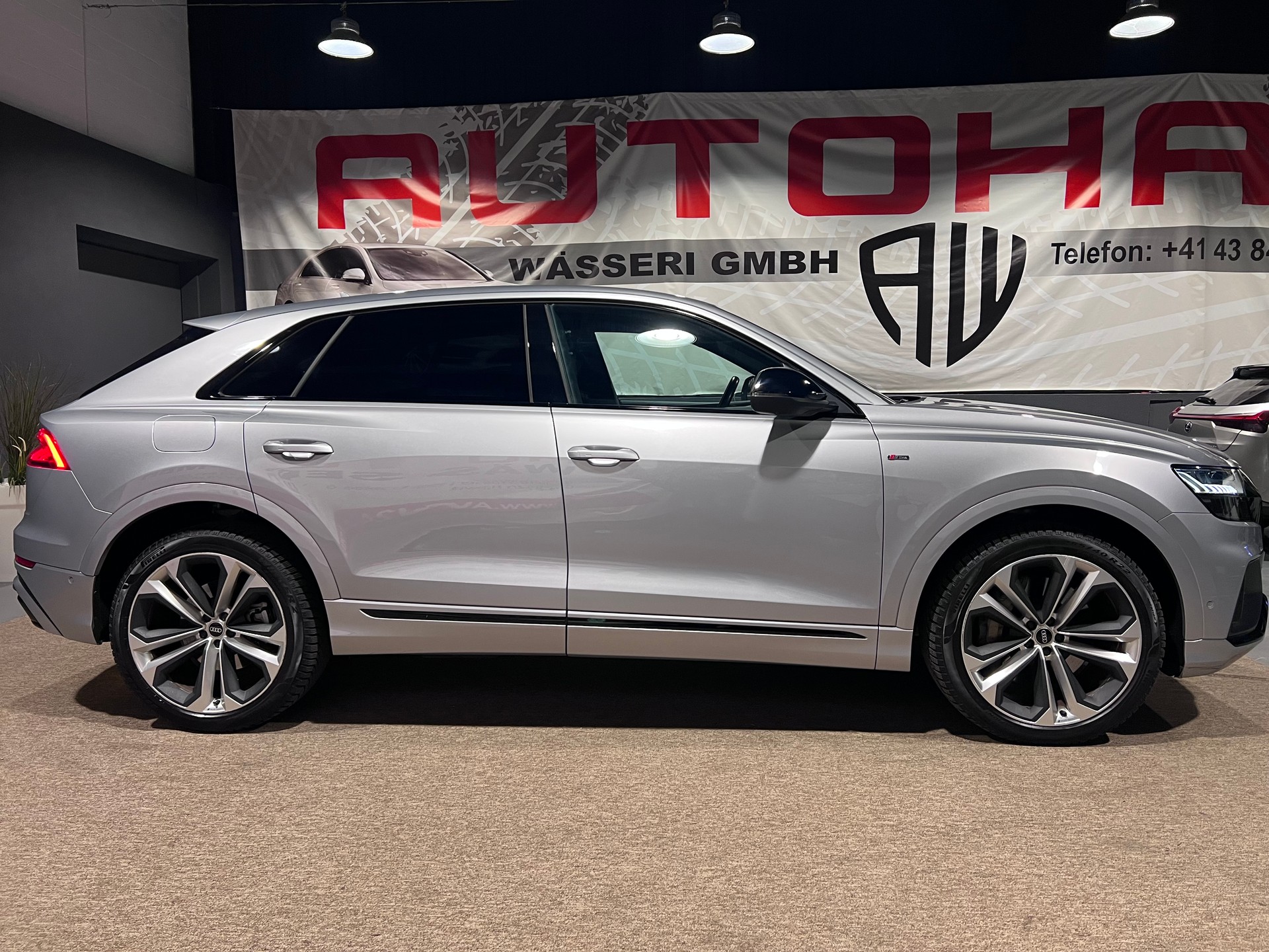 AUDI Q8 55 TFSI S-Line e quattro PHEV tiptronic-image-1