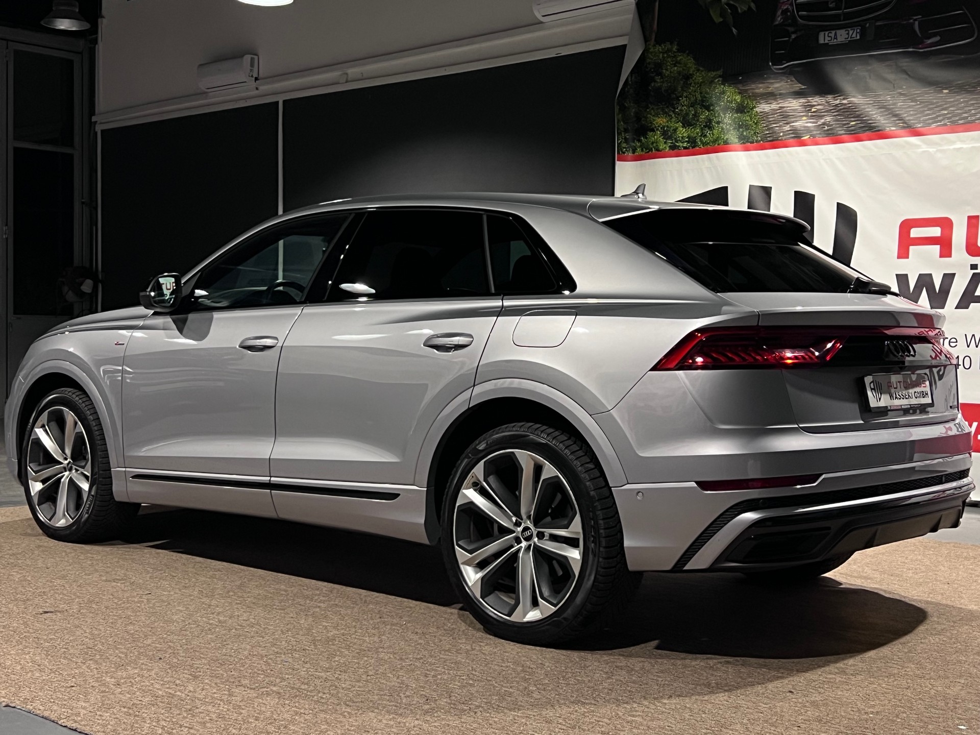 AUDI Q8 55 TFSI S-Line e quattro PHEV tiptronic-image-5