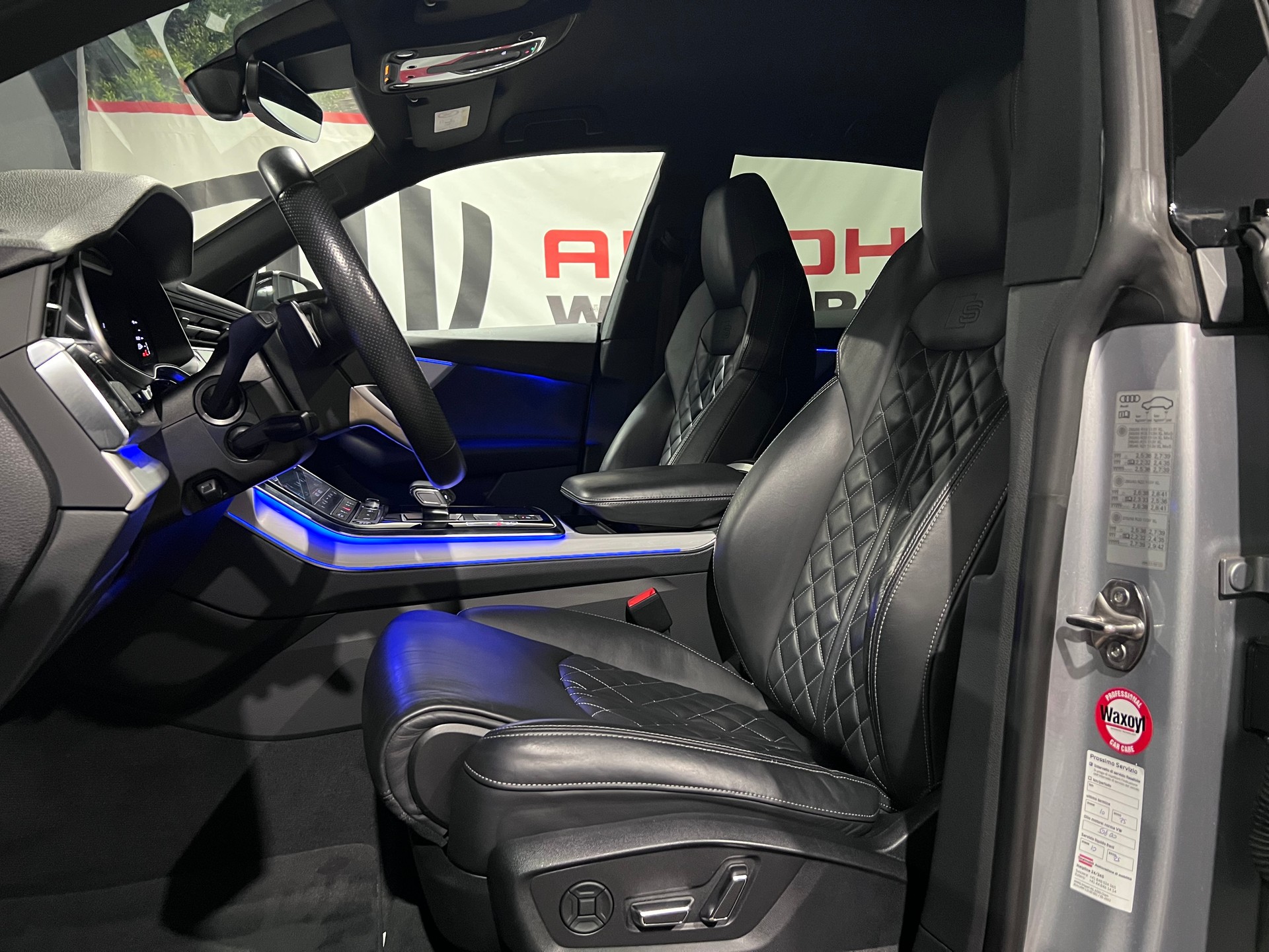 AUDI Q8 55 TFSI S-Line e quattro PHEV tiptronic-image-11