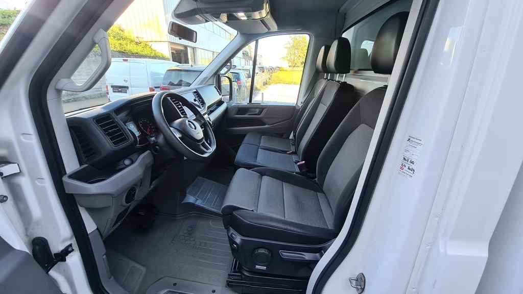 VW Crafter 35 2.0 TDI Koffer/Hebebuhne Champion L4 A ** CH-Fahrzeug ** Hebebühne * RF-Kamera * Klimaanlage * L4 * Neues Modell 2022-image-2