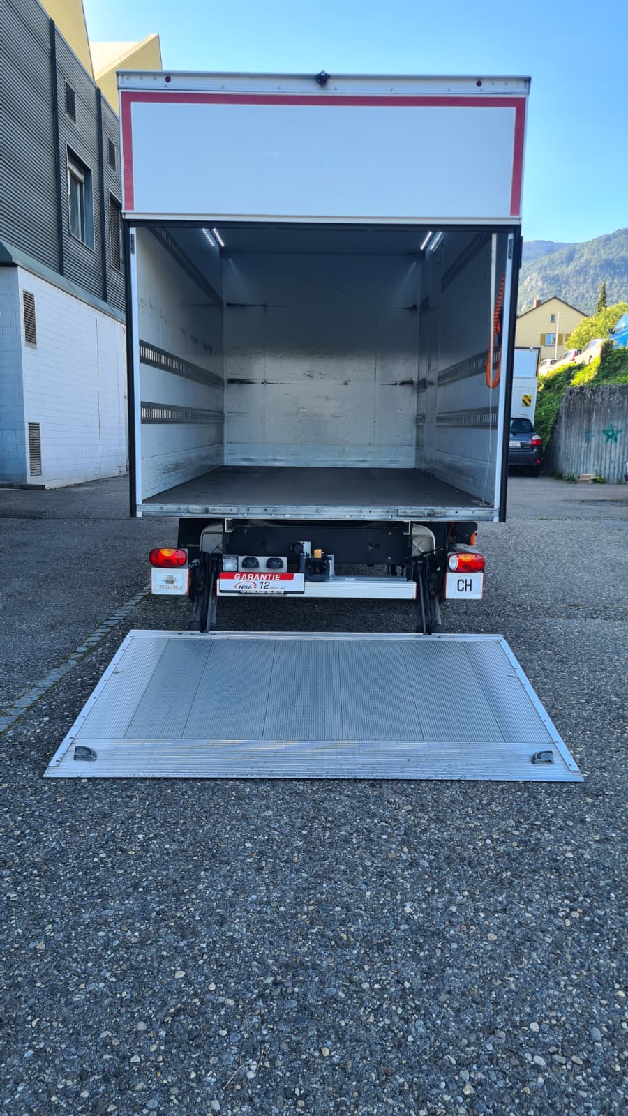 VW Crafter 35 2.0 TDI Koffer/Hebebuhne Champion L4 A ** CH-Fahrzeug ** Hebebühne * RF-Kamera * Klimaanlage * L4 * Neues Modell 2022-image-10