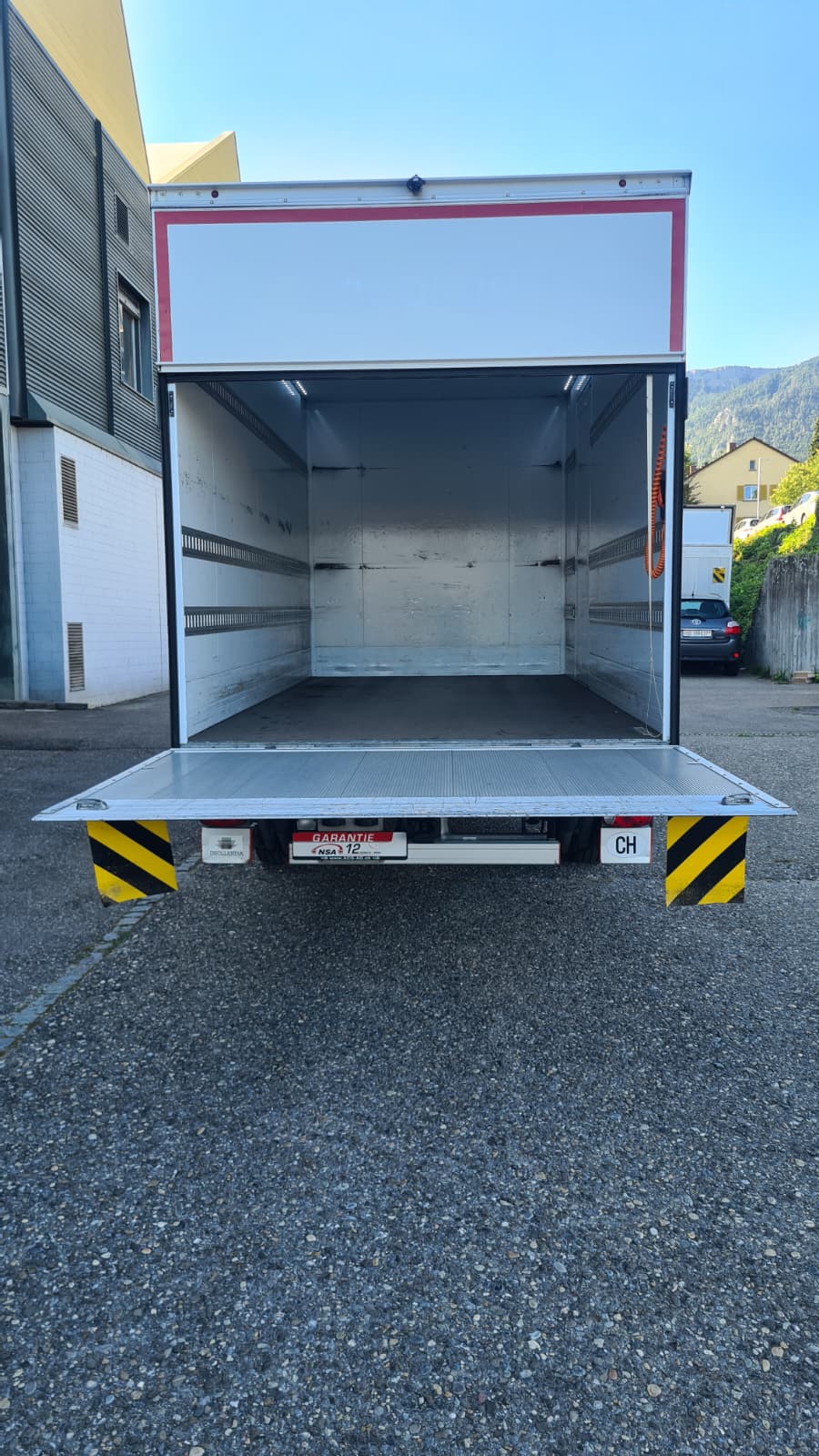 VW Crafter 35 2.0 TDI Koffer/Hebebuhne Champion L4 A ** CH-Fahrzeug ** Hebebühne * RF-Kamera * Klimaanlage * L4 * Neues Modell 2022-image-9