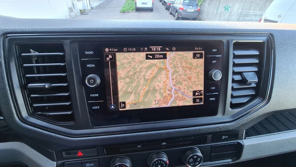 VW Crafter 35 2.0 TDI Koffer/Hebebuhne Champion L4 A ** CH-Fahrzeug ** Hebebühne * RF-Kamera * Klimaanlage * L4 * Neues Modell 2022-image-5