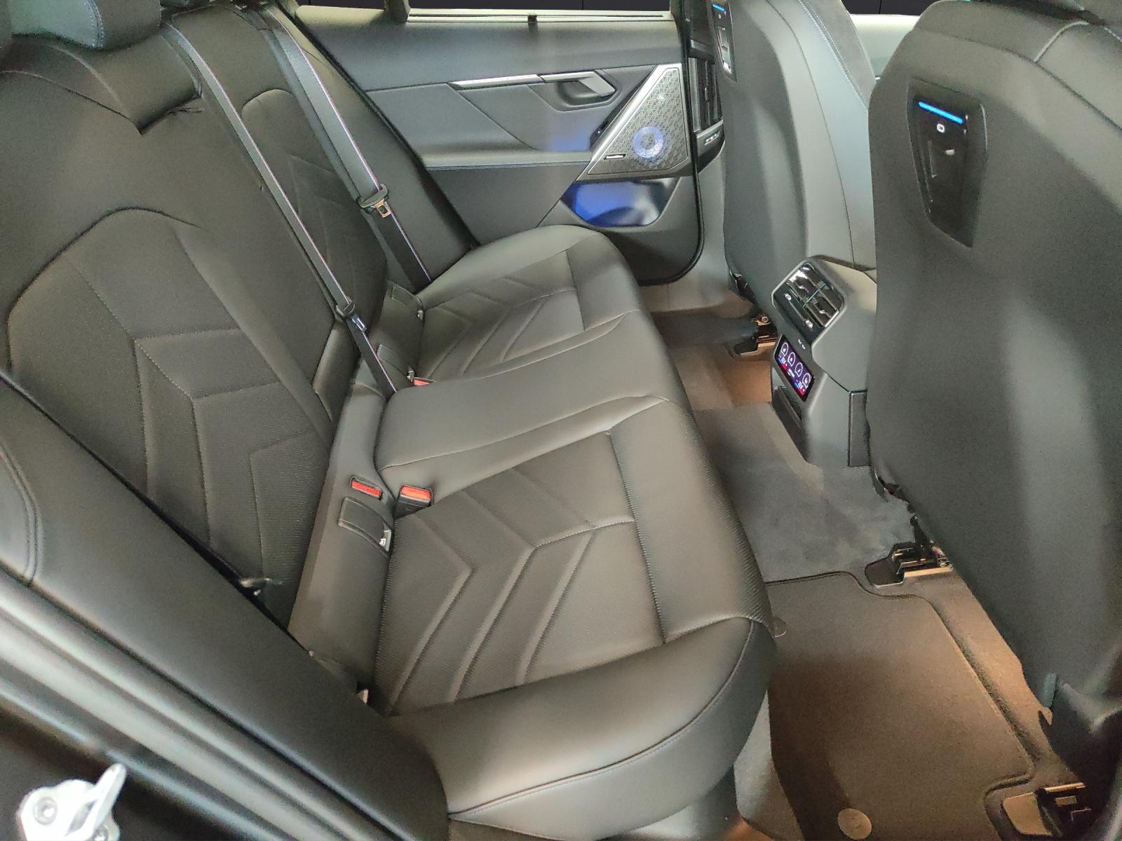 BMW 540d xDrive Touring-image-16