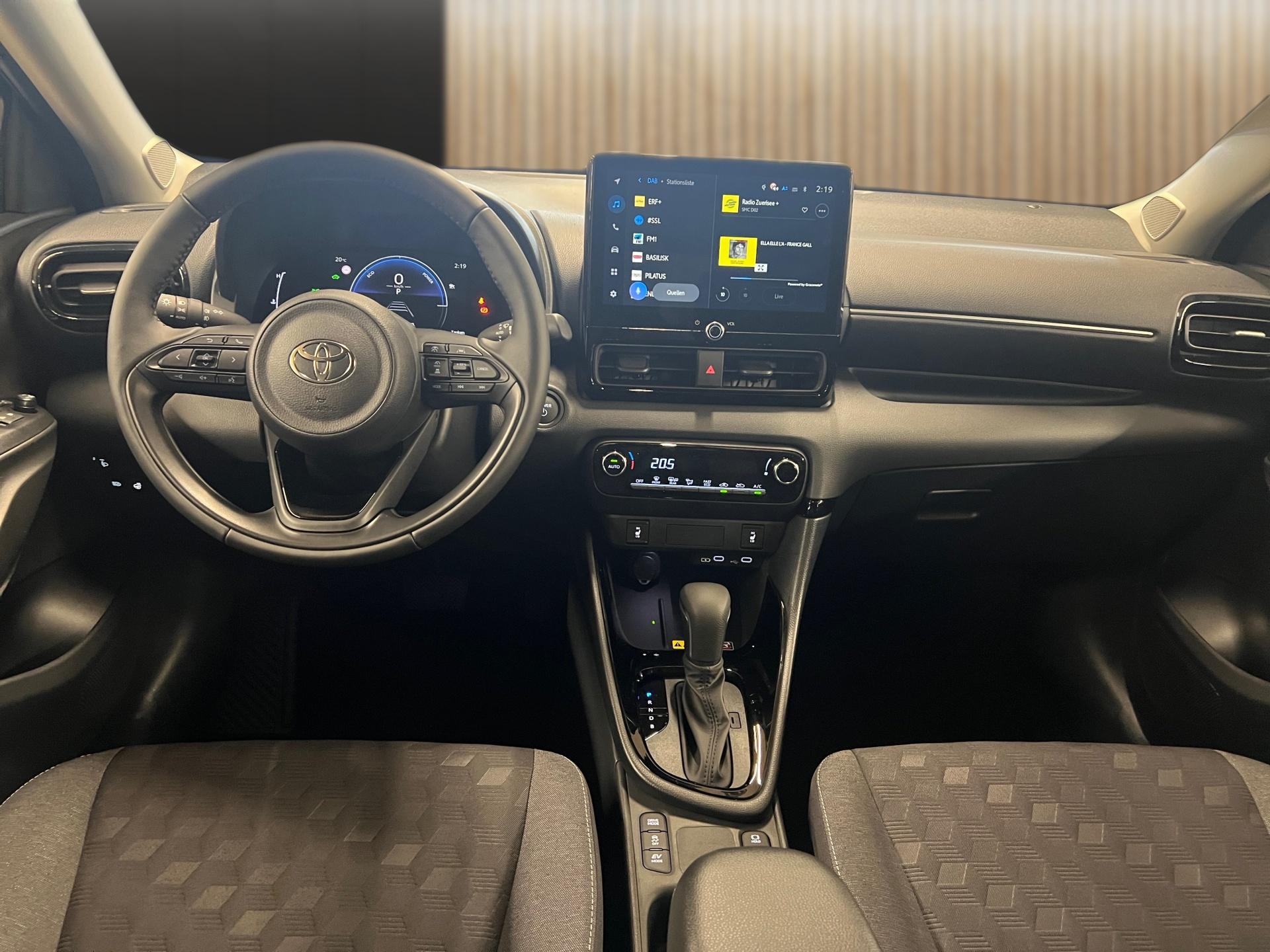 TOYOTA Yaris 1.5 Trend e-CVT-image-14