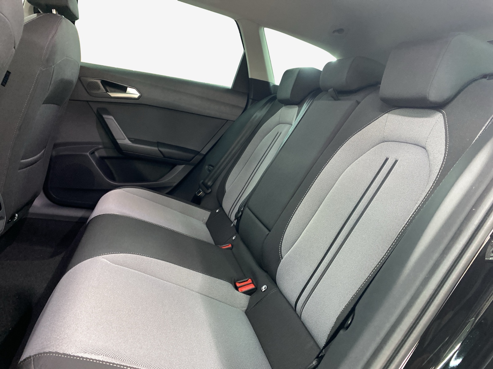 SEAT Leon ST 2.0 TDI EVO DSG Business Edition-image-11