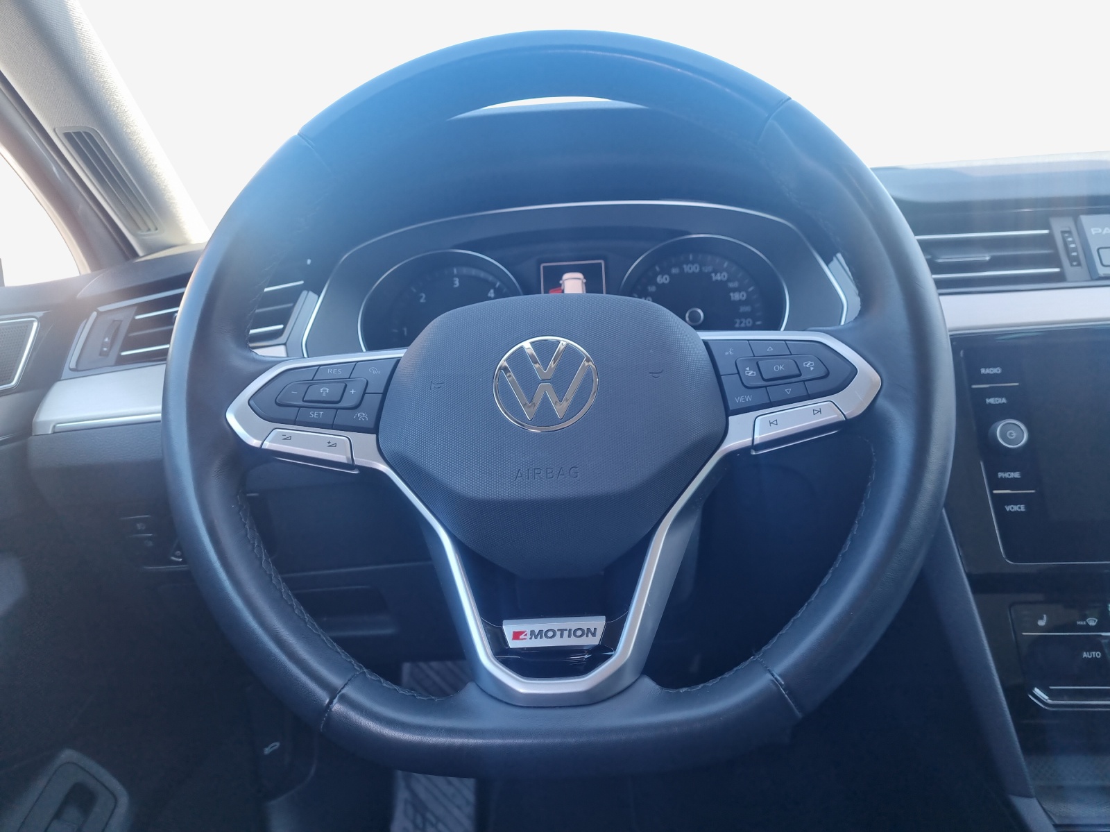 VW Passat 2.0 TDI BMT Elegance 4Motion DSG-image-9