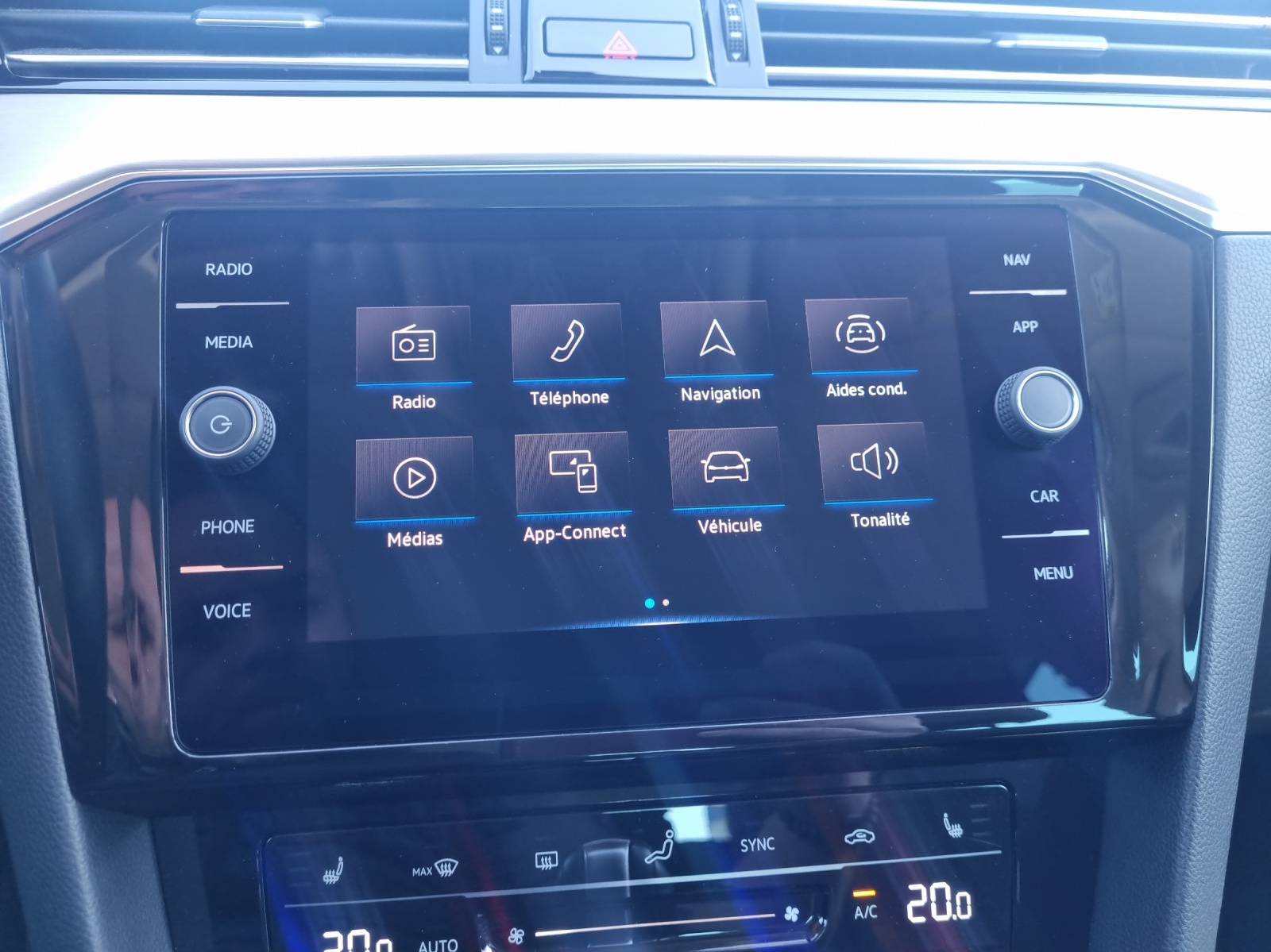 VW Passat 2.0 TDI BMT Elegance 4Motion DSG-image-15