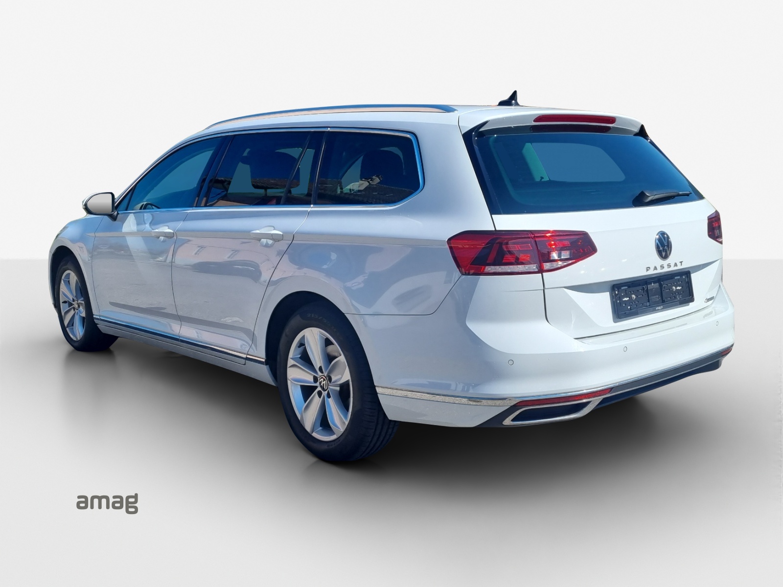 VW Passat 2.0 TDI BMT Elegance 4Motion DSG-image-2