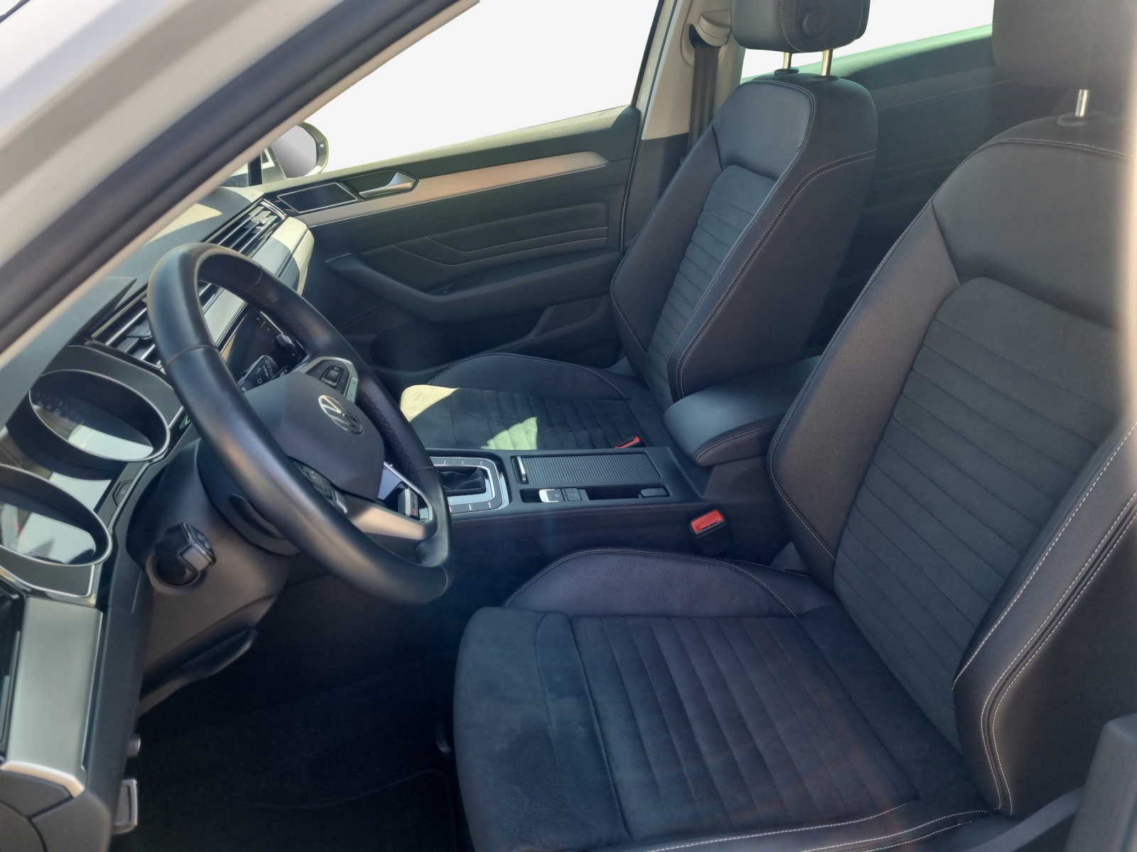 VW Passat 2.0 TDI BMT Elegance 4Motion DSG-image-7