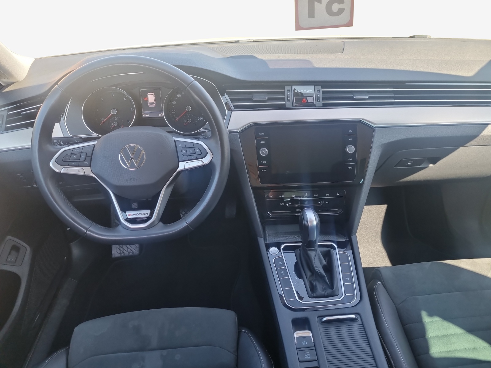 VW Passat 2.0 TDI BMT Elegance 4Motion DSG-image-8