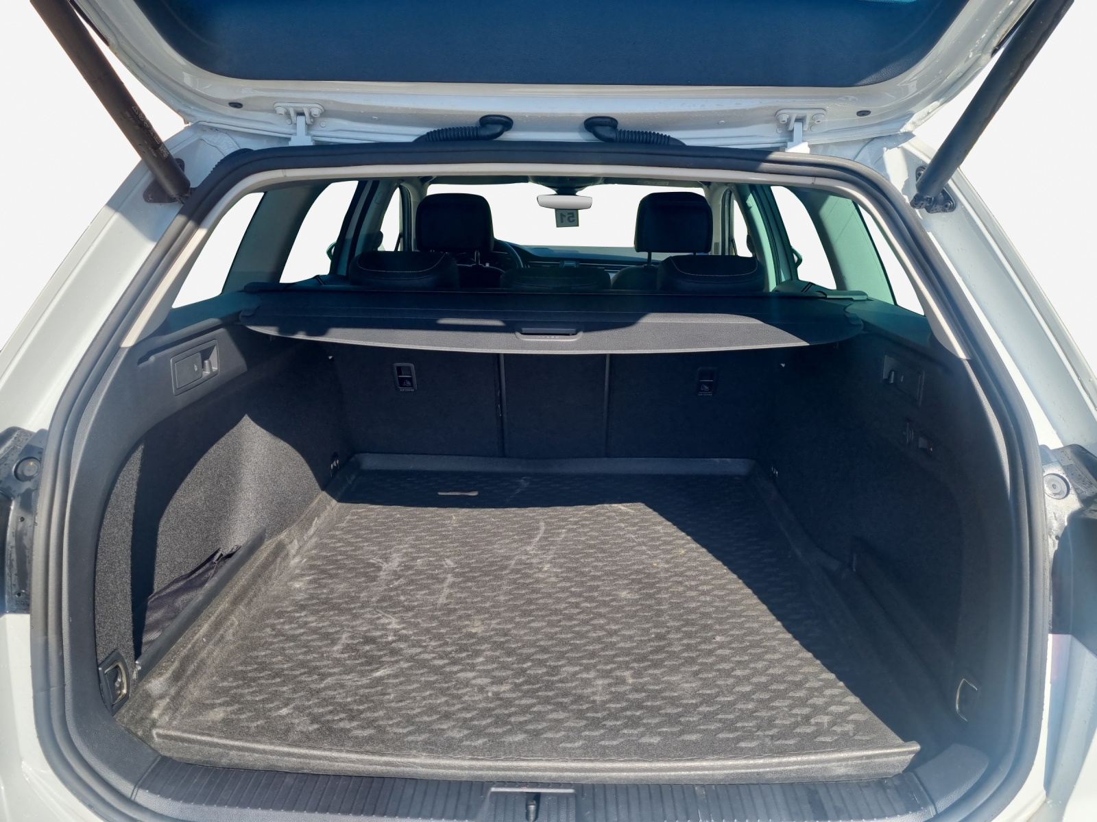 VW Passat 2.0 TDI BMT Elegance 4Motion DSG-image-12
