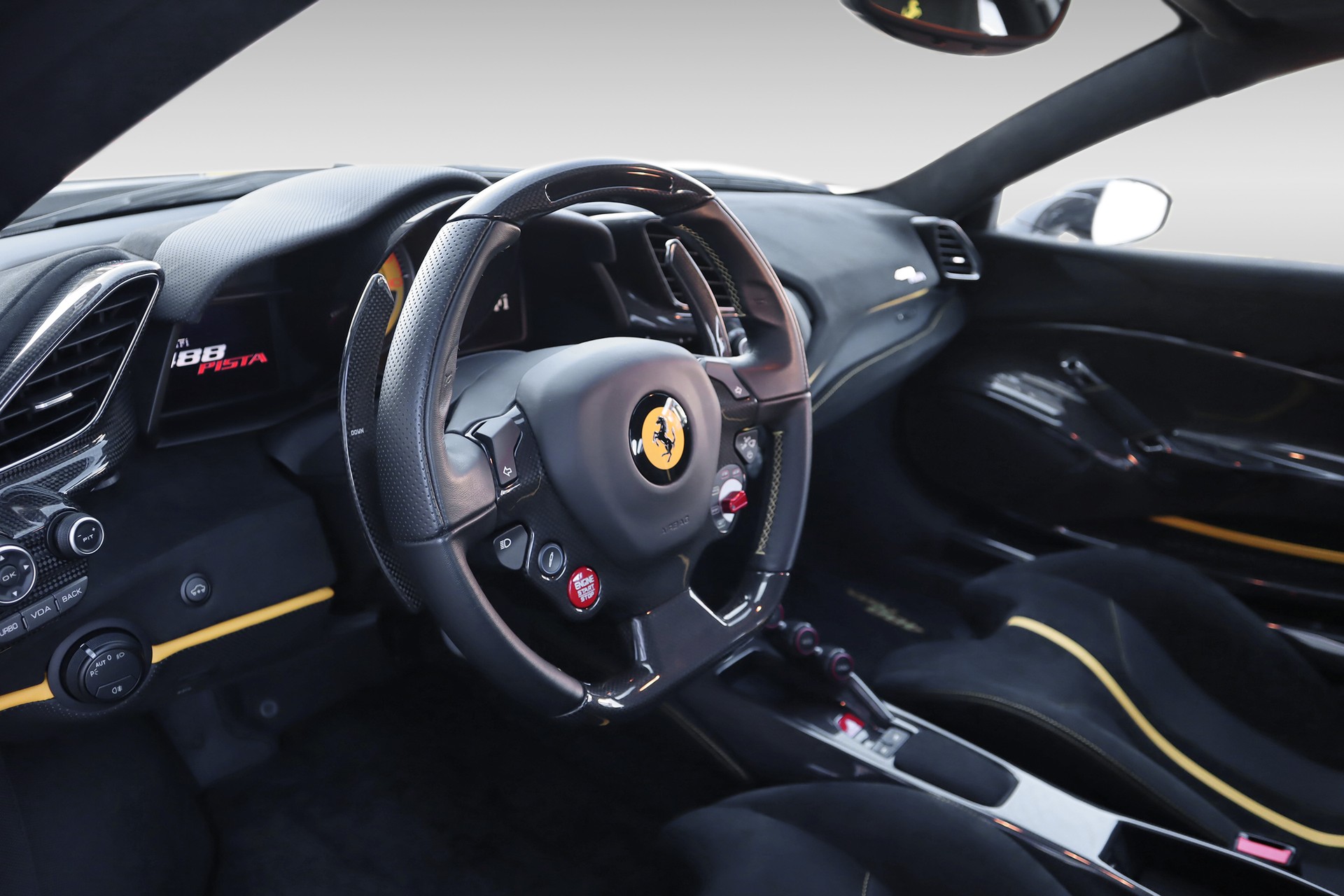 FERRARI 488 Pista 3.9 V8-image-12