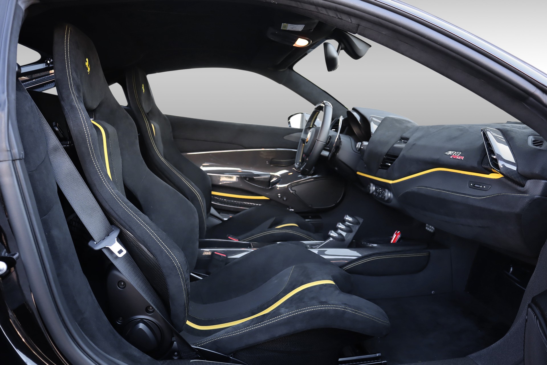 FERRARI 488 Pista 3.9 V8-image-11
