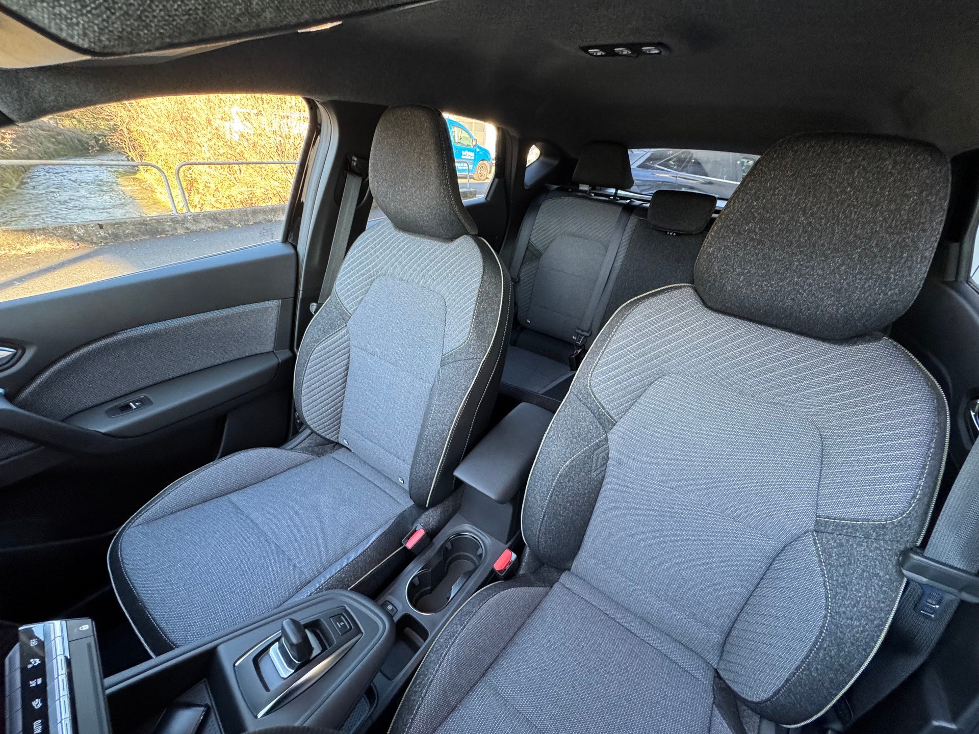 RENAULT Captur 1.8 E-Tech 160 Techno DHT-image-13