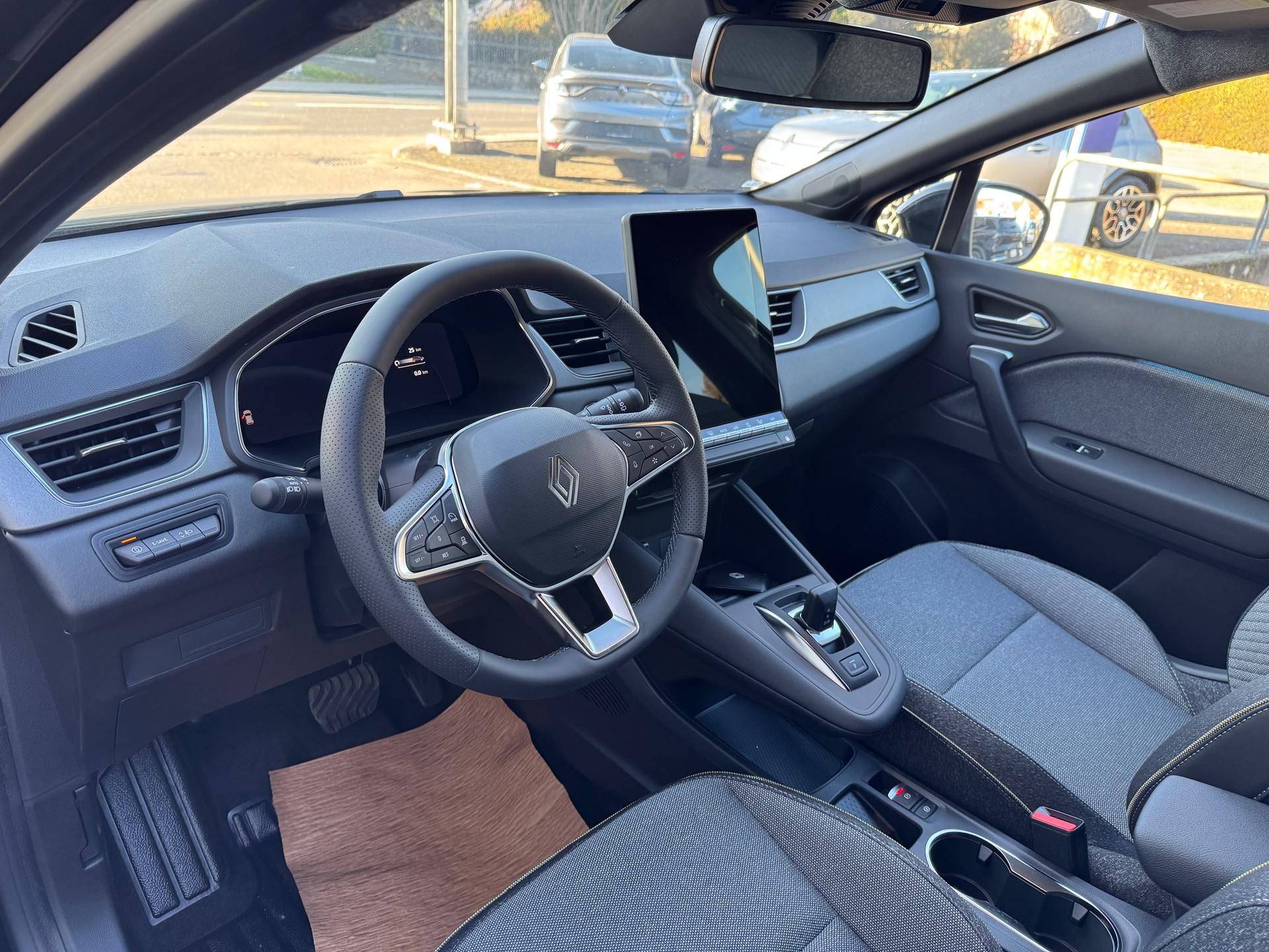 RENAULT Captur 1.8 E-Tech 160 Techno DHT-image-11