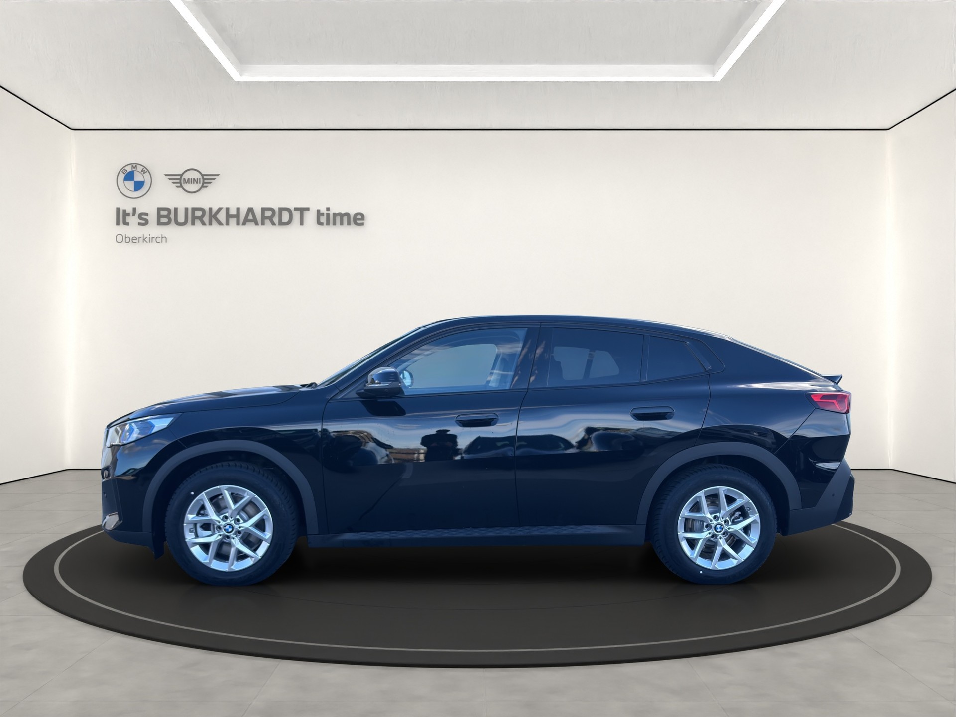 BMW iX2 xDrive 30-image-1