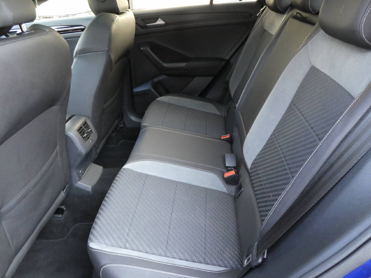 VW T-Roc 2.0 TSI R DSG 4motion-image-10