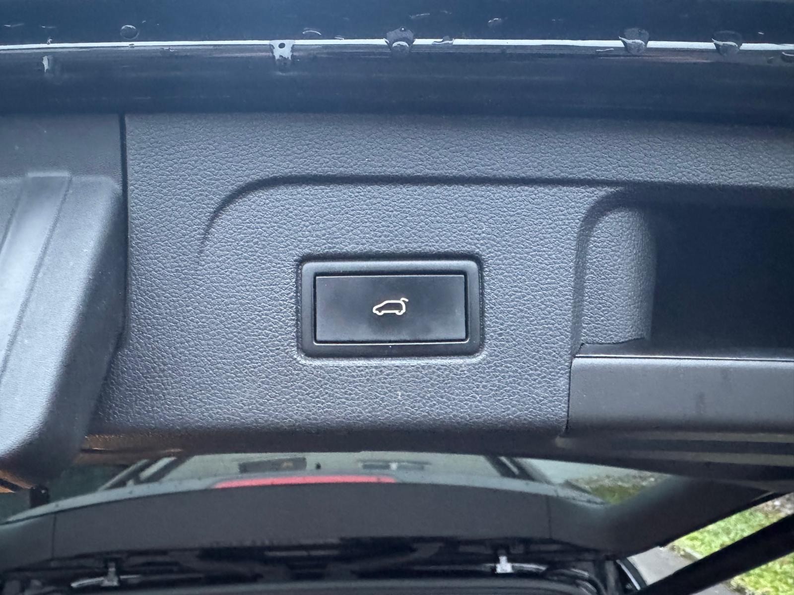 VW Touran 2.0 TDI BlueMotion Technology Comfortline DSG-image-13