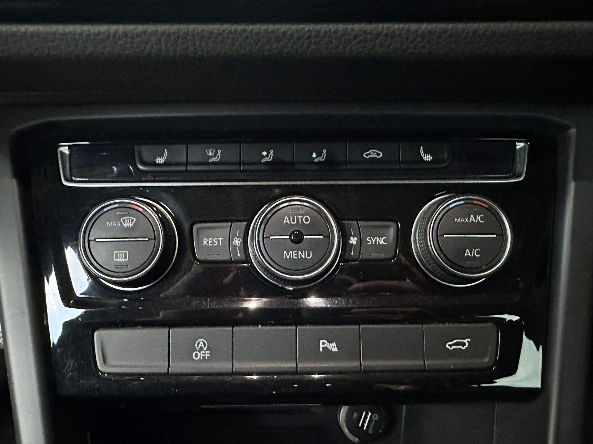 VW Touran 2.0 TDI BlueMotion Technology Comfortline DSG-image-11