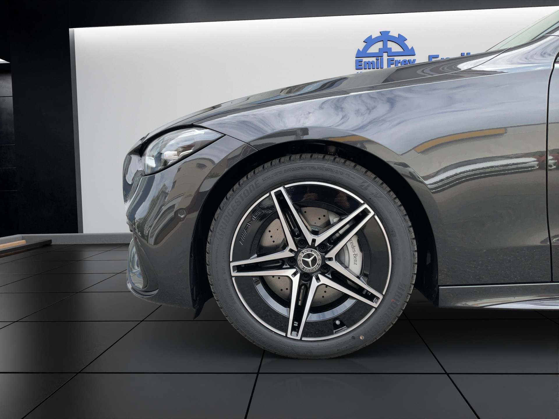 MERCEDES-BENZ C 220 d 4MATIC Limousine Swiss Star AMG Line-image-9