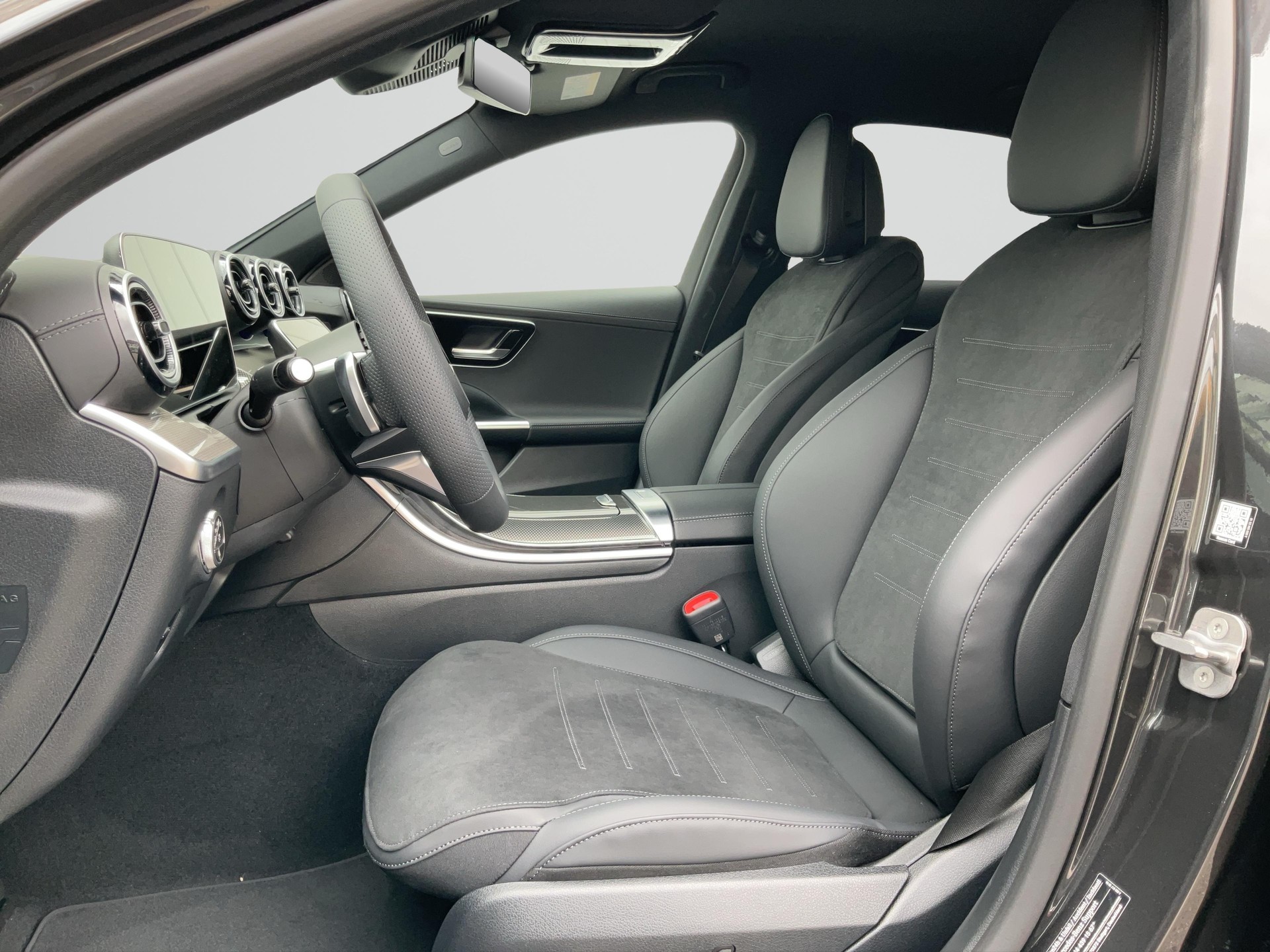 MERCEDES-BENZ C 220 d 4MATIC Limousine Swiss Star AMG Line-image-4