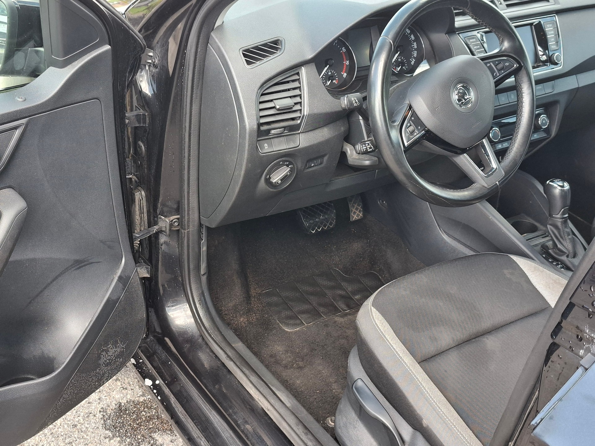 SKODA Fabia 1.2 TSI Ambition DSG-image-5