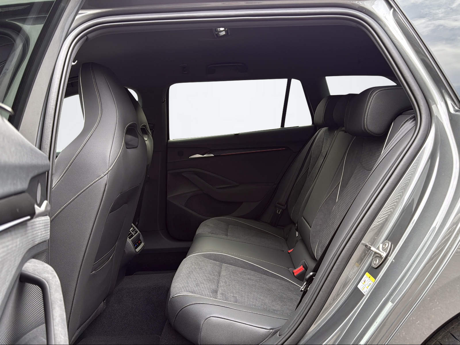 SKODA Superb Combi 2.0 TSI Sportline 4x4 DSG-image-8
