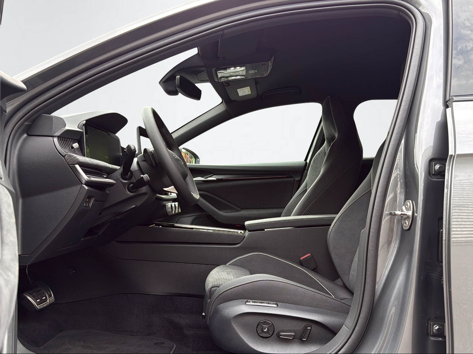 SKODA Superb Combi 2.0 TSI Sportline 4x4 DSG-image-4