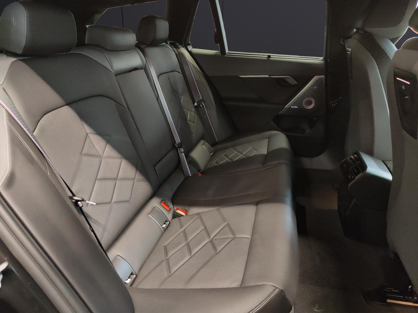 BMW 520d xDrive Touring-image-16