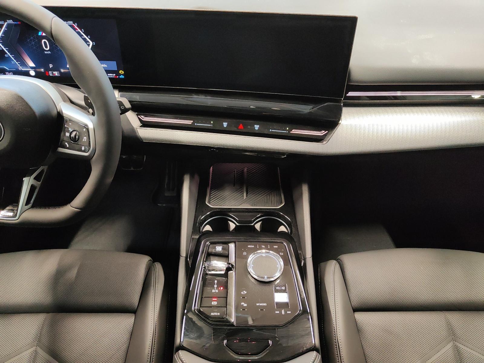 BMW 520d xDrive Touring-image-14