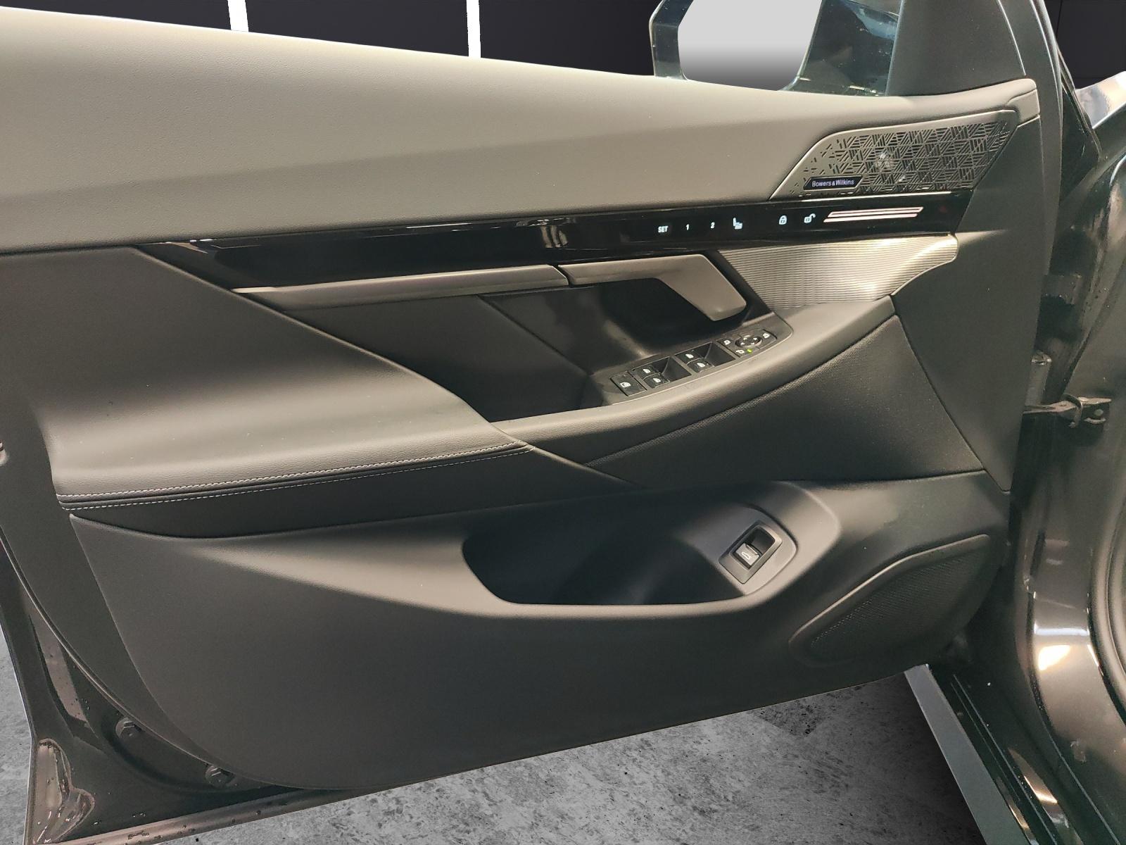 BMW 520d xDrive Touring-image-10