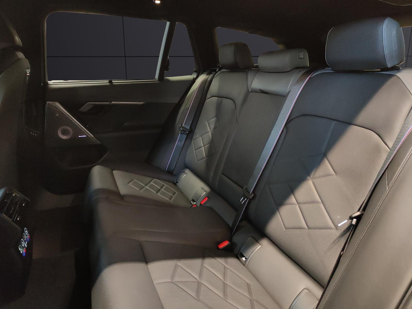 BMW 520d xDrive Touring-image-19